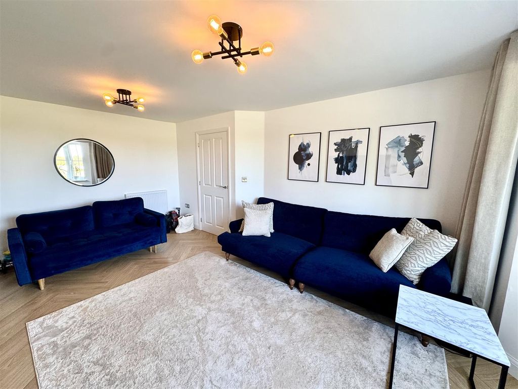 Property photo 3 of 21 Sitting Room