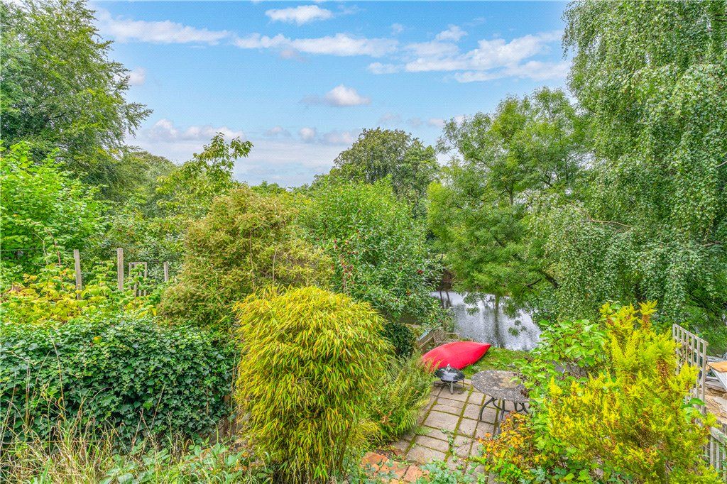 Property photo 2 of 22 Riverside Location