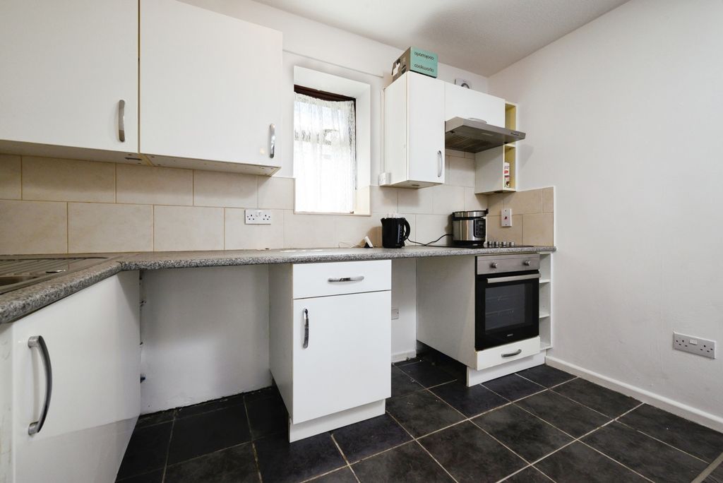 Property photo 3 of 11 Pbox-Img.Jpg