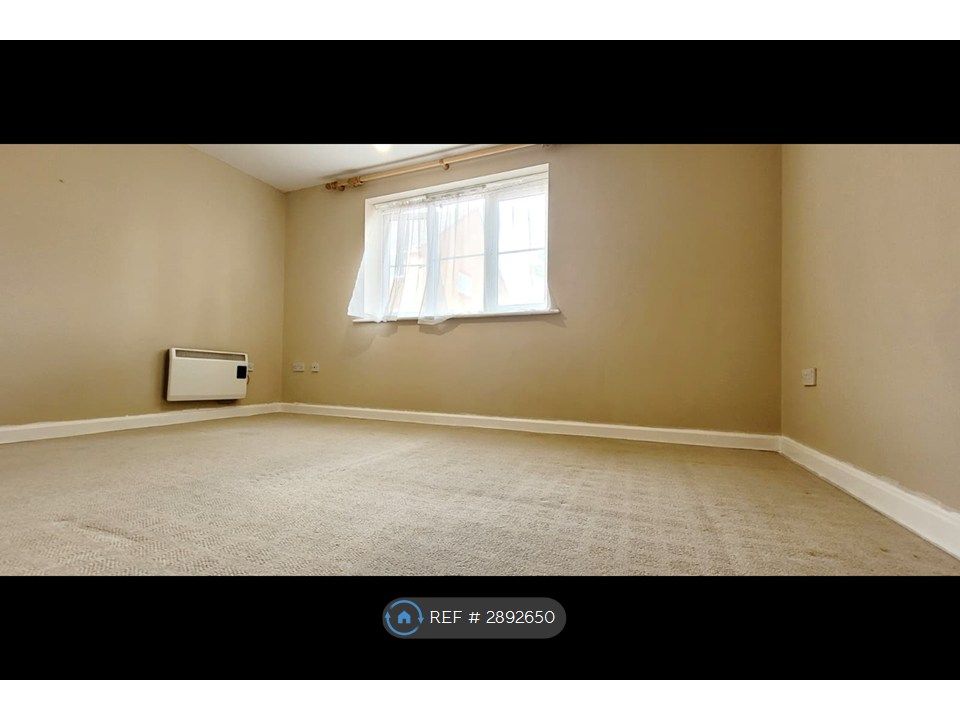 Property photo 3 of 7 Bedroom 1
