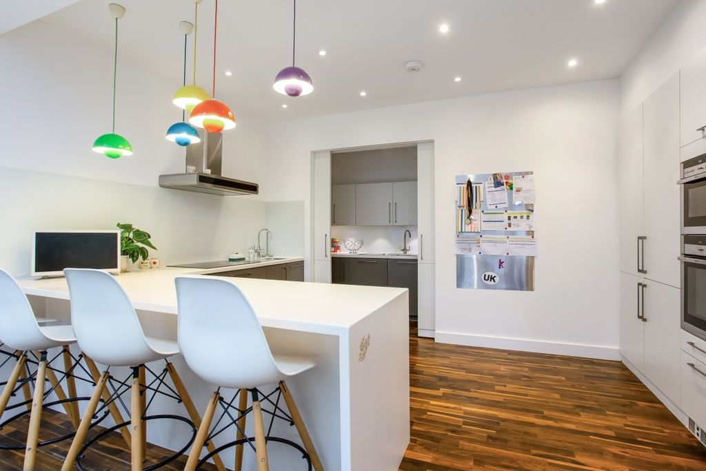 Property photo 3 of 14 Burgh Heath Road