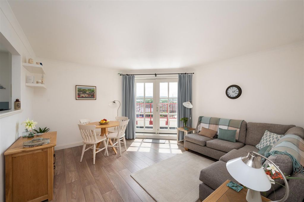 Property photo 2 of 16 Roxburghelodgewynd11-116.Jpg