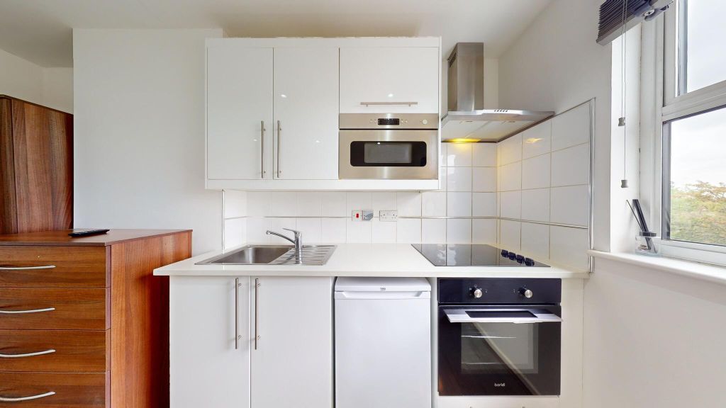 Property photo 2 of 6 Kitchen