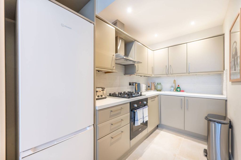 Property photo 3 of 21