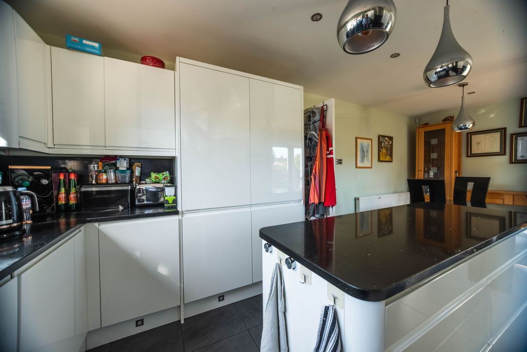 Property photo 2 of 29 Kitchen