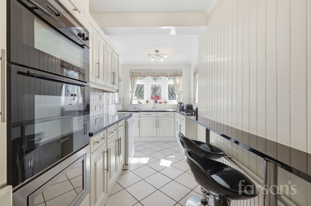 Property photo 3 of 19