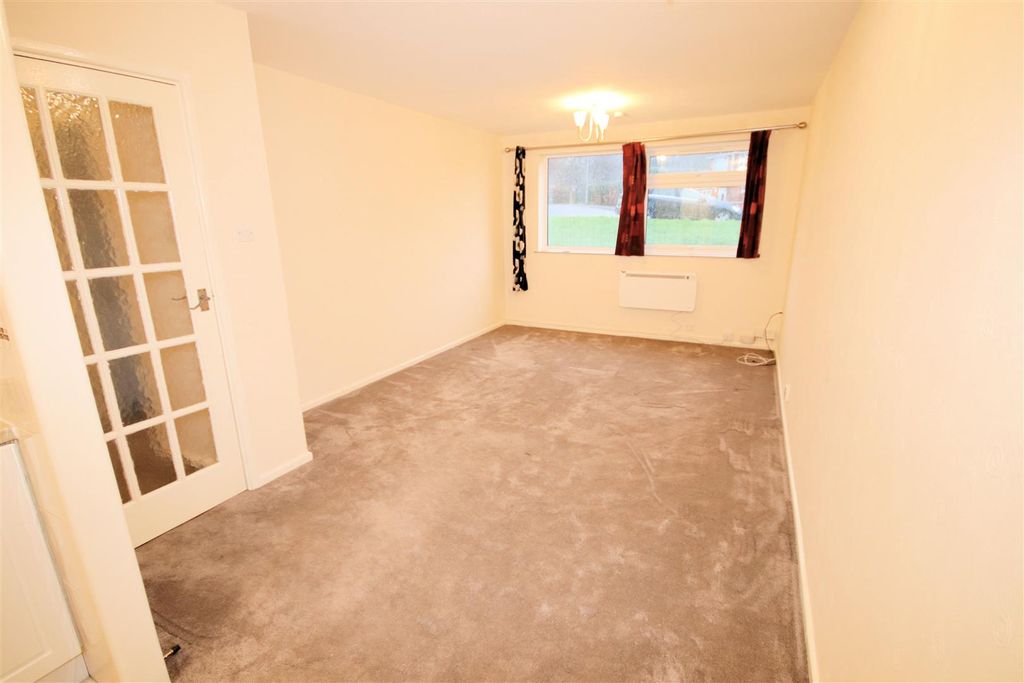 Property photo 3 of 8 Living Room