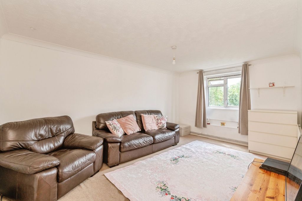 Property photo 3 of 14 Pbox-Img.Jpg