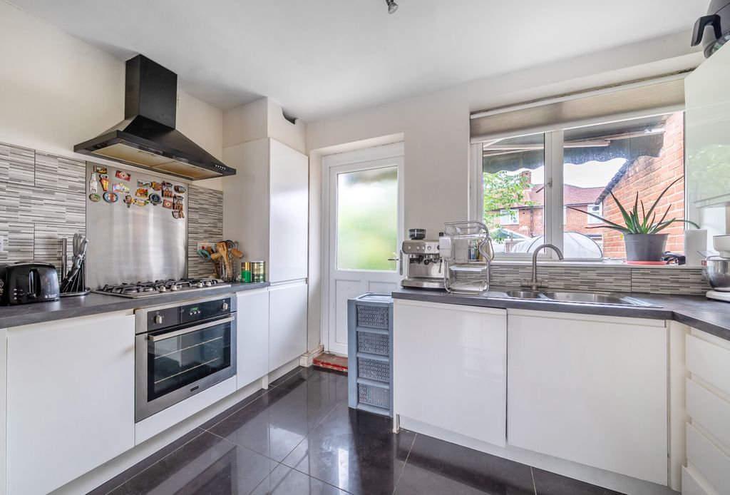 Property photo 3 of 13 1356266-12-68Cac5...