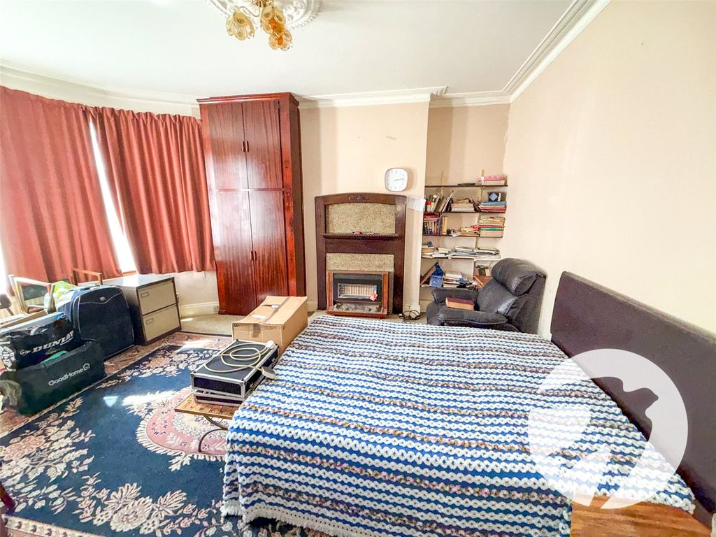 Property photo 2 of 15 Picture No. 11