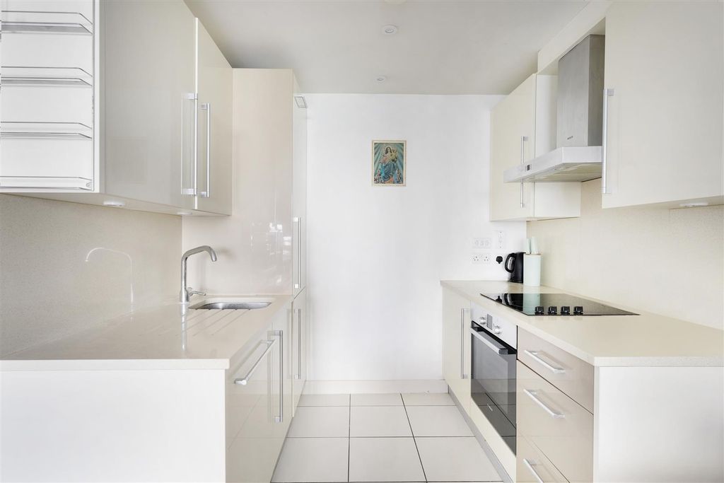 Property photo 3 of 12 Kitchen