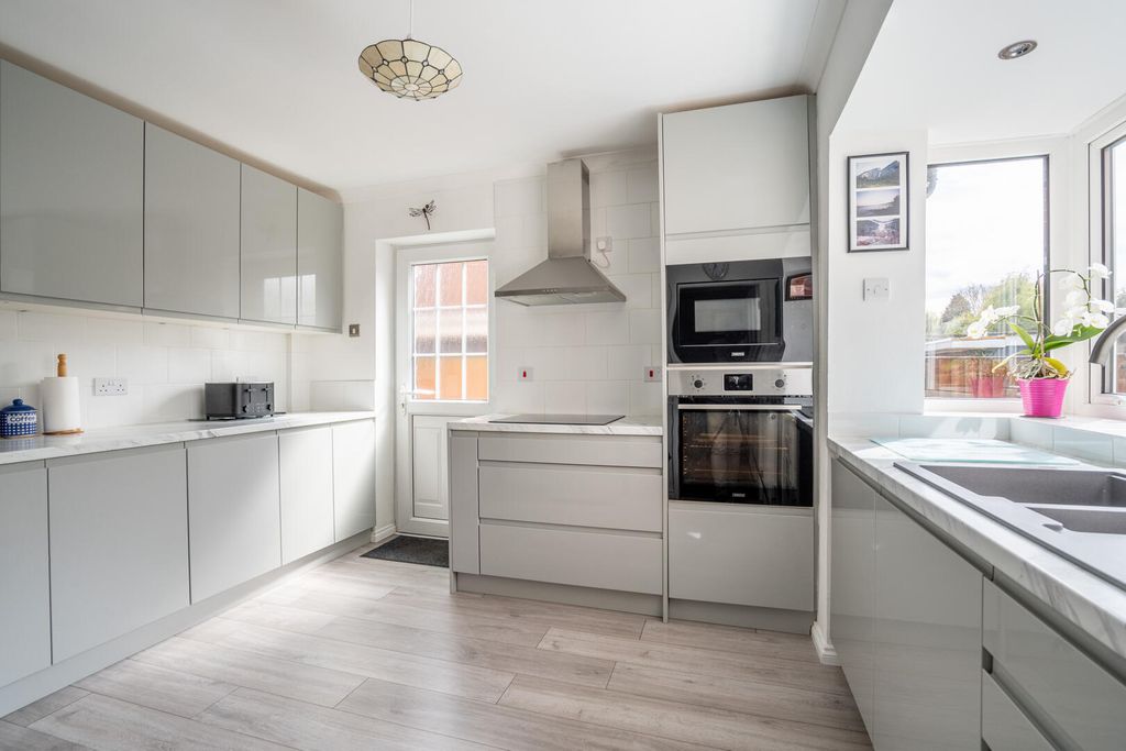 Property photo 3 of 23 Kitchen