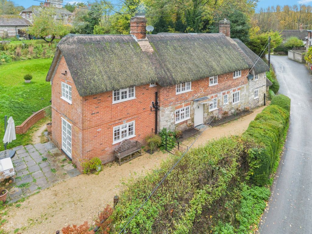 Property photo 1 of 18 Cottage On The Bank