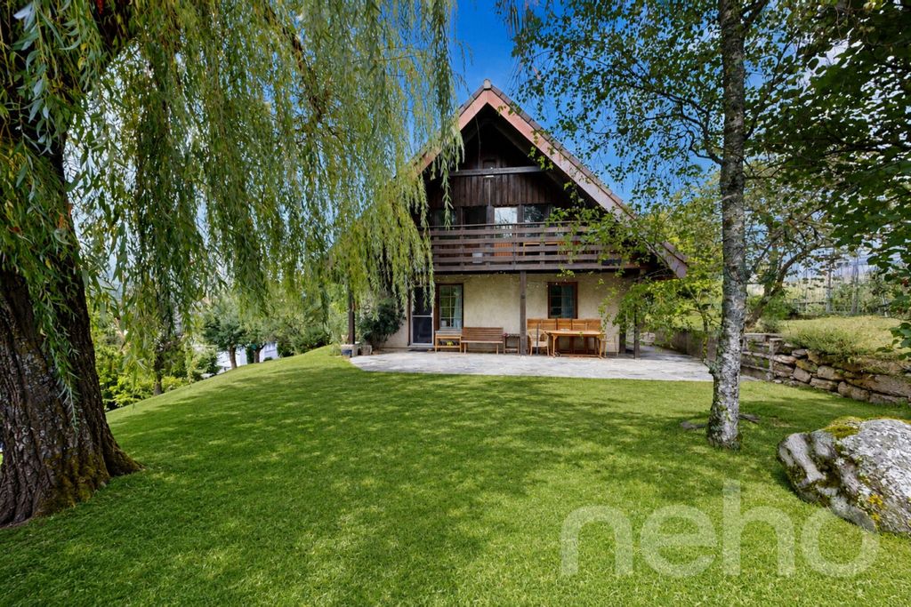 Property photo 2 of 12