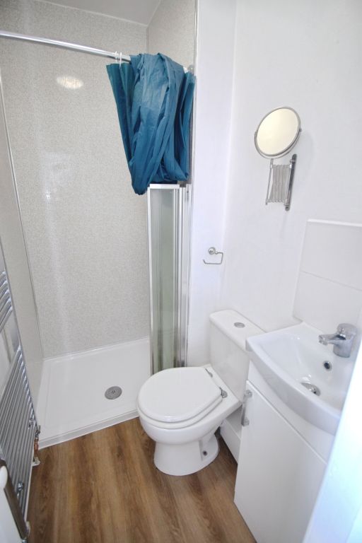 Property photo 2 of 8 Ensuite 2 (2)