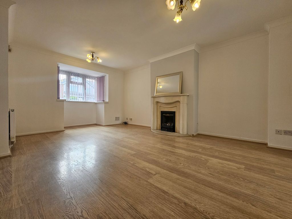 Property photo 3 of 27 Image