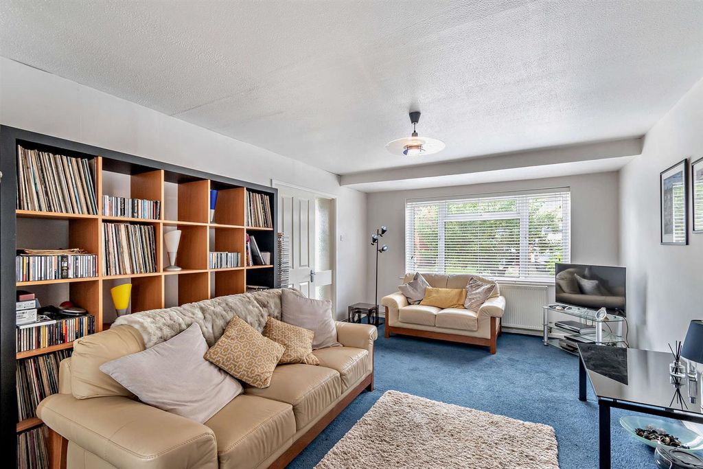 Property photo 2 of 14 8657060-Interior04-800.Jpg