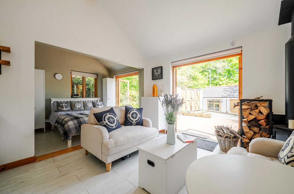 Property photo 2 of 12 Lodge 1