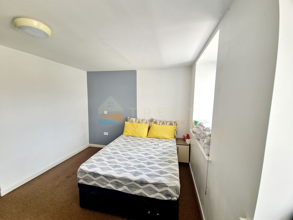 Property photo 3 of 9 2