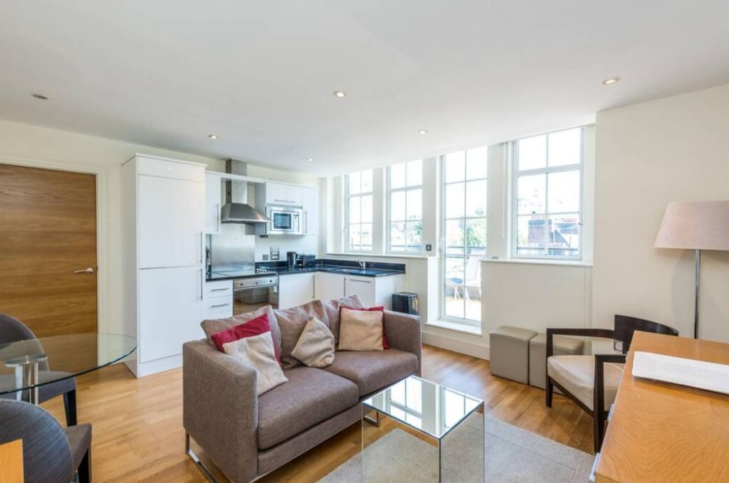 Property photo 2 of 10