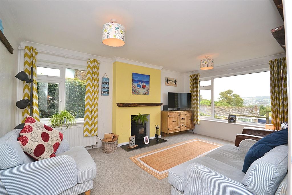 Property photo 2 of 17 2 - 2025-09-03T112402.566.Png