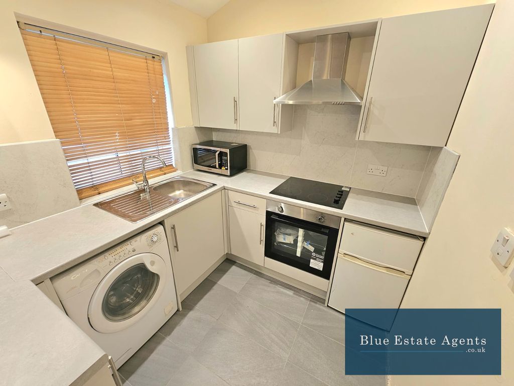 Property photo 3 of 6 Kitchen