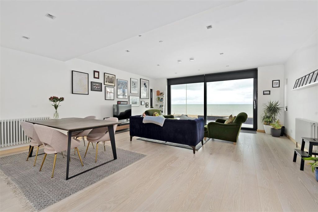 Property photo 3 of 40