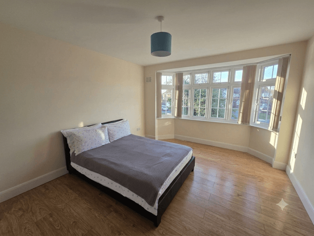 Property photo 1 of 3 Studio To Rent