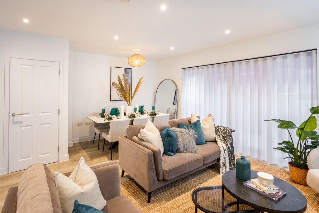 Property photo 2 of 17