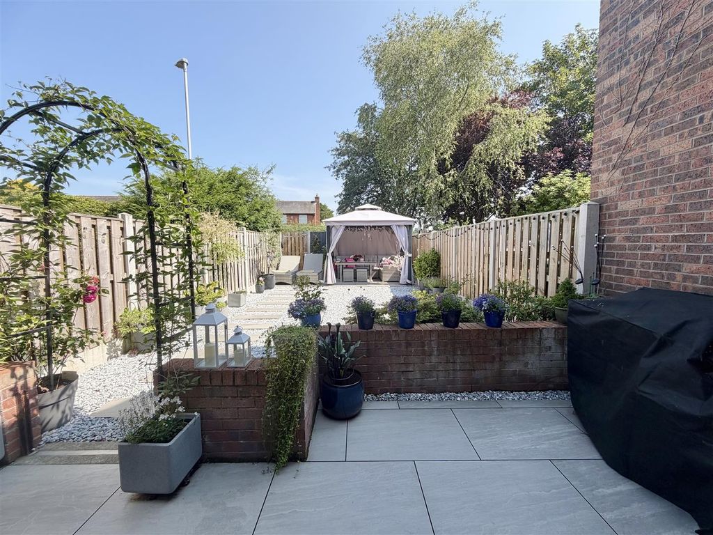 Property photo 2 of 31 Outside