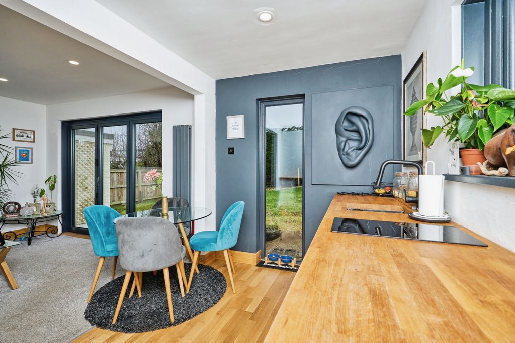 Property photo 3 of 17 Kitchen/Dining Area