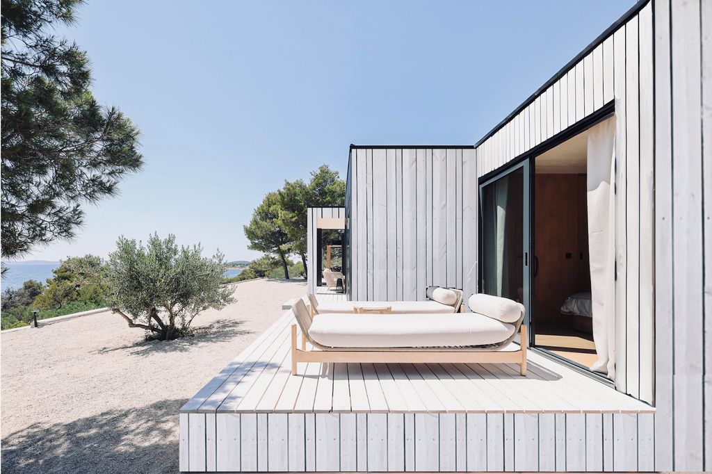 Property photo 2 of 39