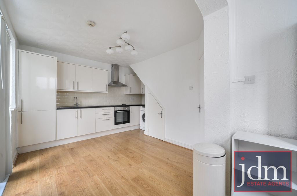 Property photo 2 of 7 Kitchen