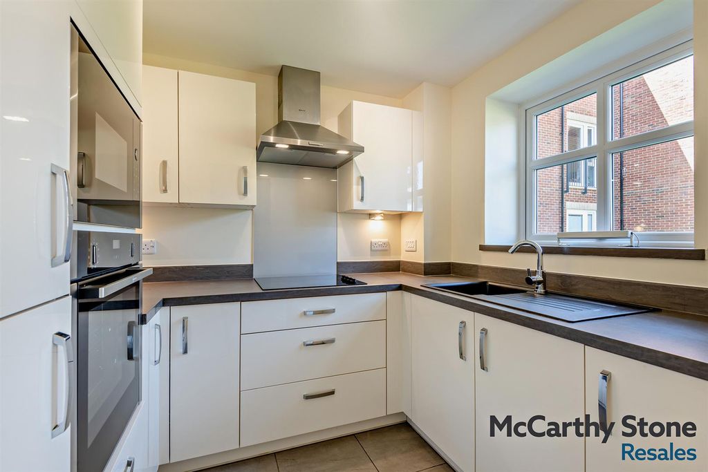 Property photo 3 of 29 8691480-Interior01-800.Jpg