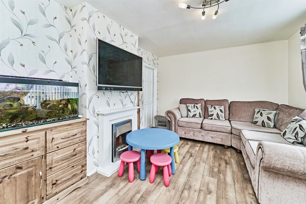 Property photo 3 of 17
