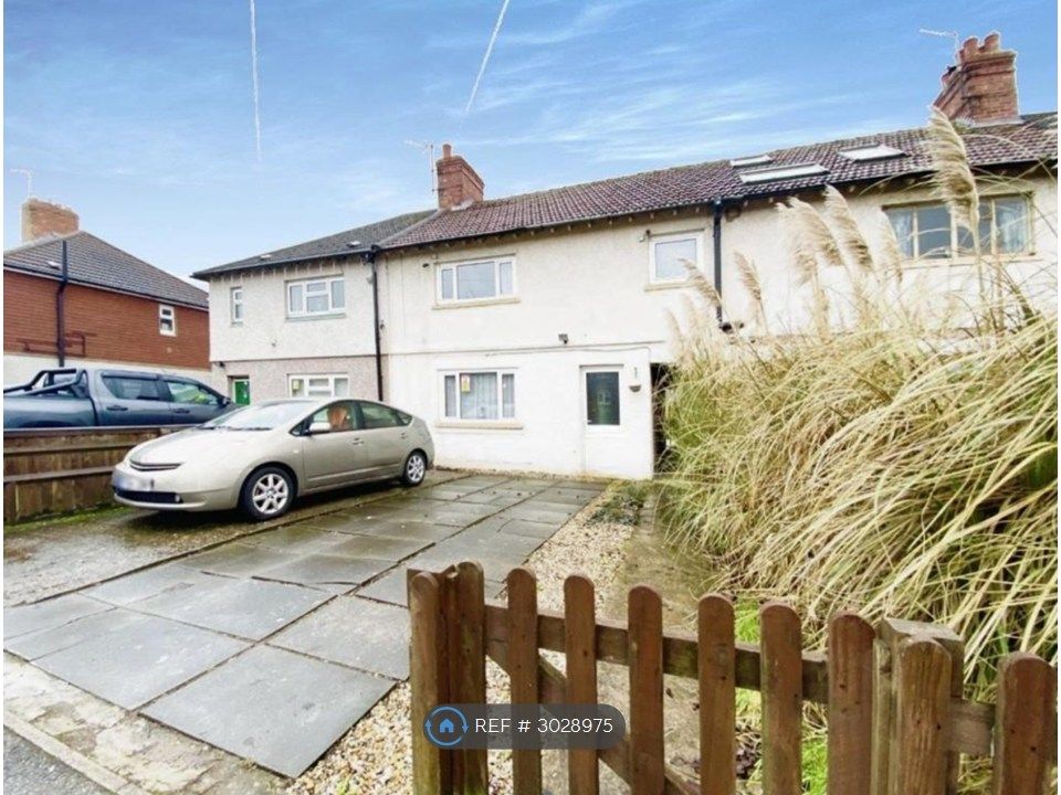 Property photo 3 of 14 Driveway With 2 Parking Spaces