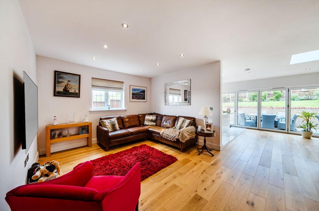 Property photo 3 of 19 Davidson Frost-Wellings, Dfw, Embry Way, Living Ar