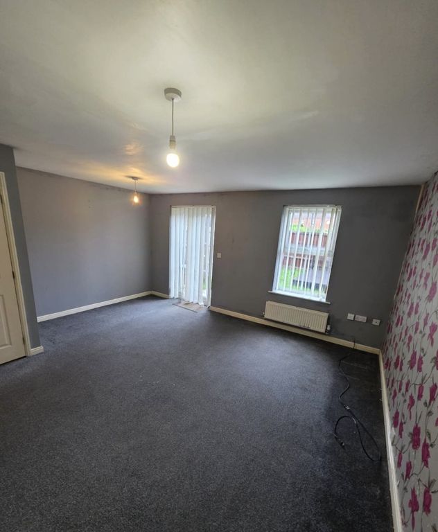 Property photo 2 of 14 925F361A-578A-415A-8708-E972864E78c2