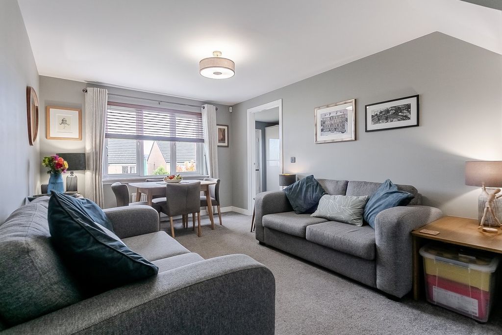 Property photo 2 of 32