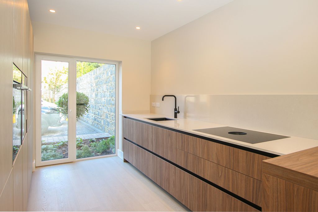 Property photo 2 of 14 Photo 1