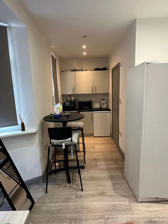 Property photo 1 of 8 Ground Floor Self Contained Studio Flat Ideal For Couple- 1200 Pcm Inclusive