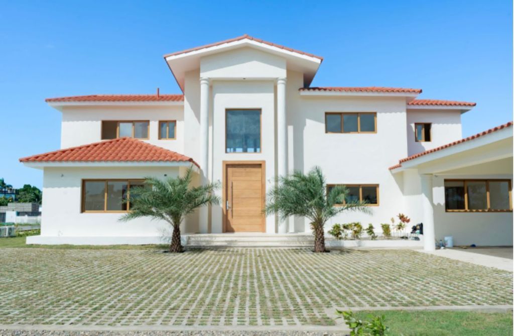 Property photo 1 of 8