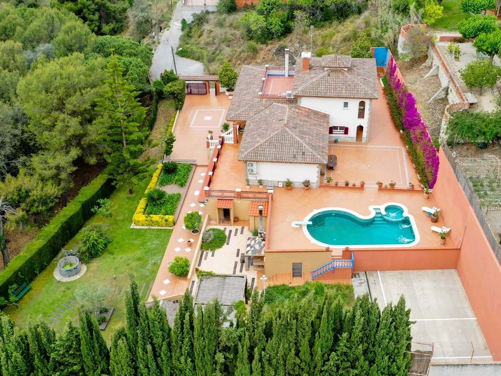 Property photo 1 of 33