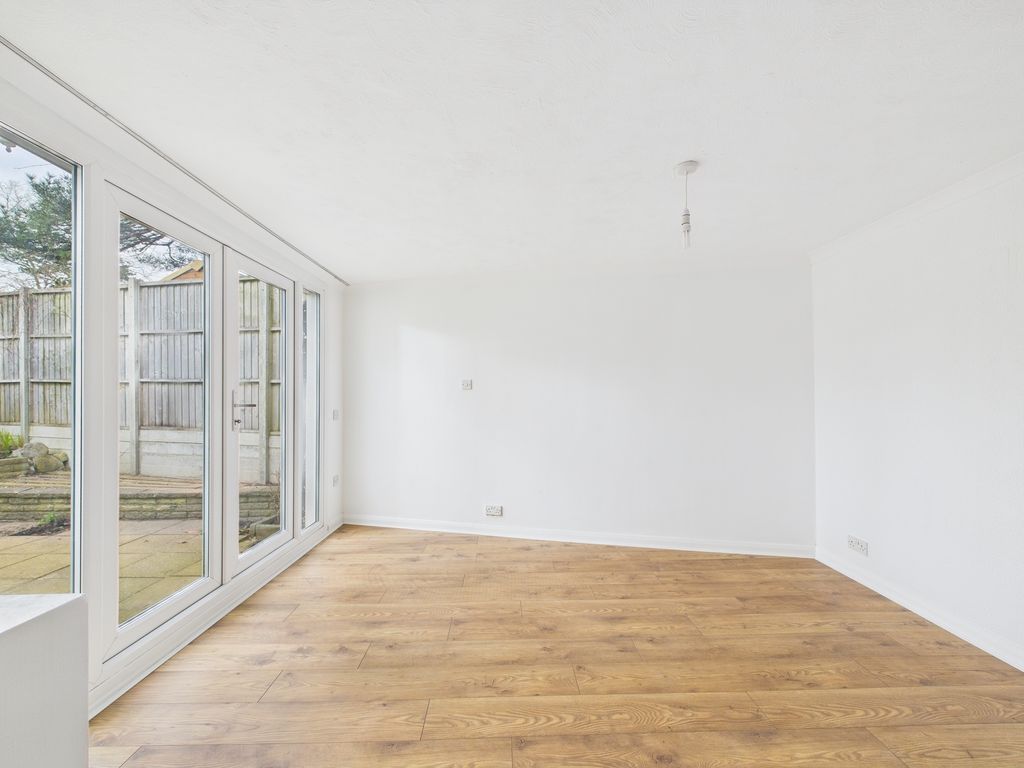 Property photo 3 of 9 Cam03519G0-Pr0225-Still007