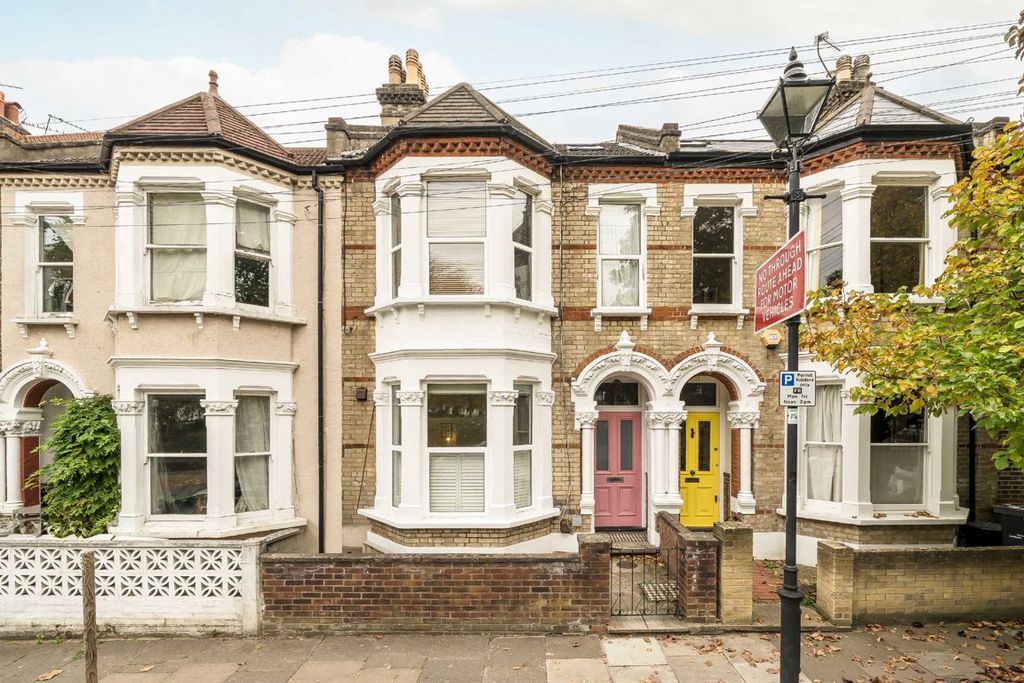 Property photo 1 of 8