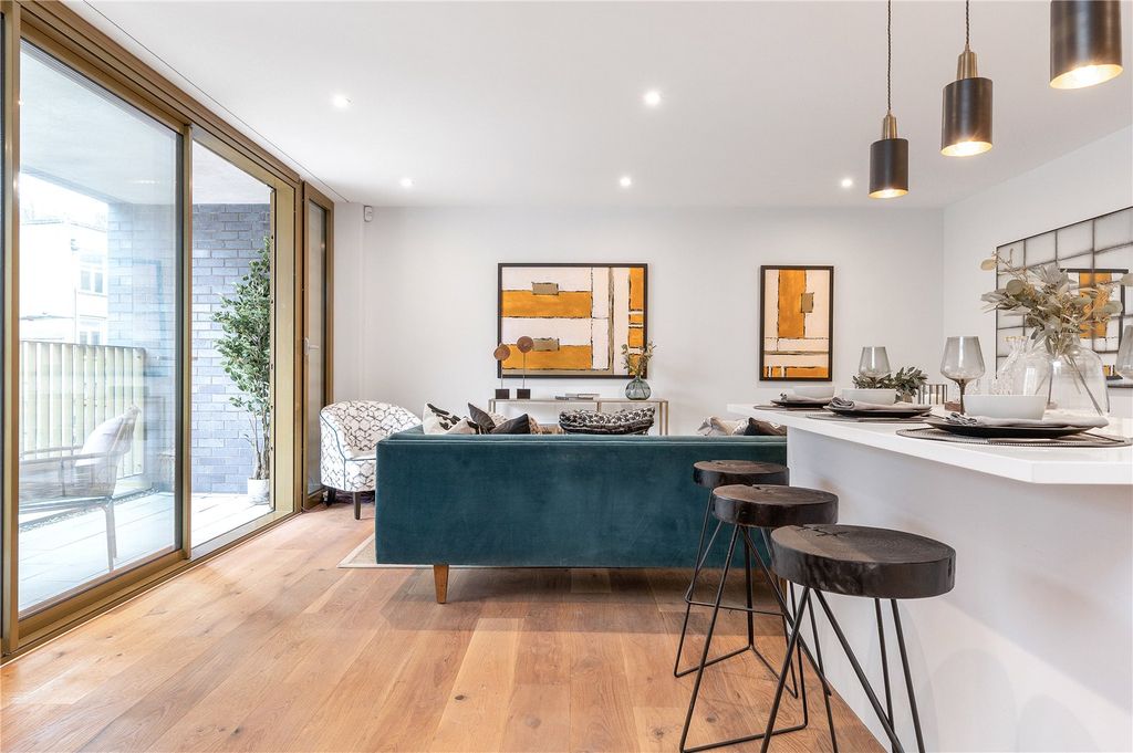 Property photo 3 of 17 Open Plan