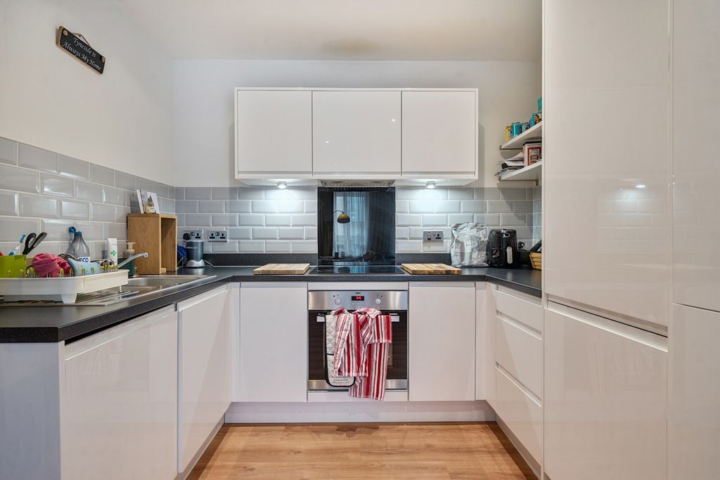 Property photo 3 of 16 Kitchen