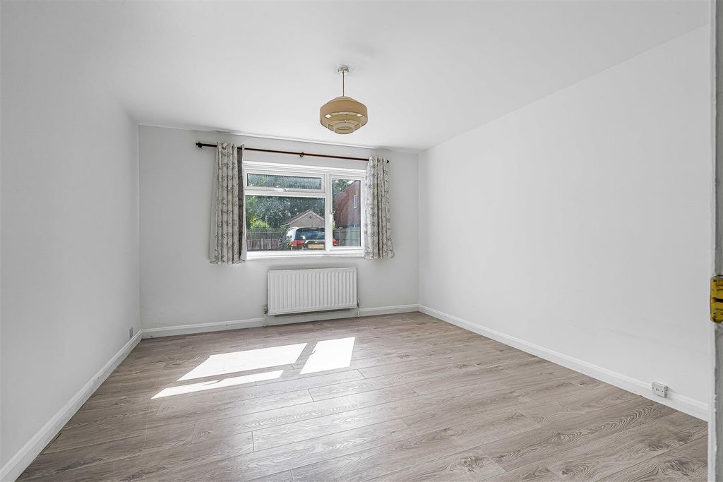 Property photo 3 of 7 3_84672.Jpg
