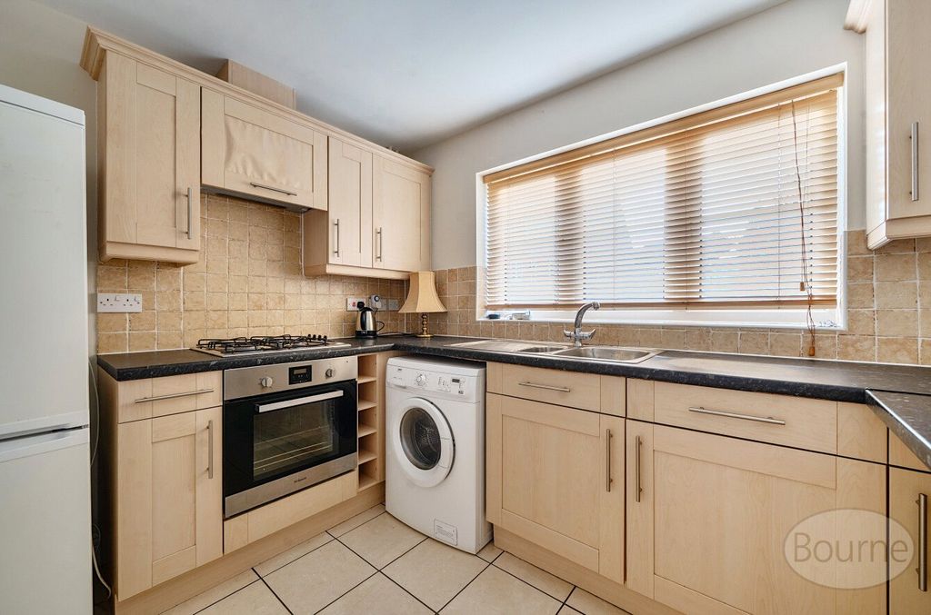 Property photo 2 of 16 Picture No. 17