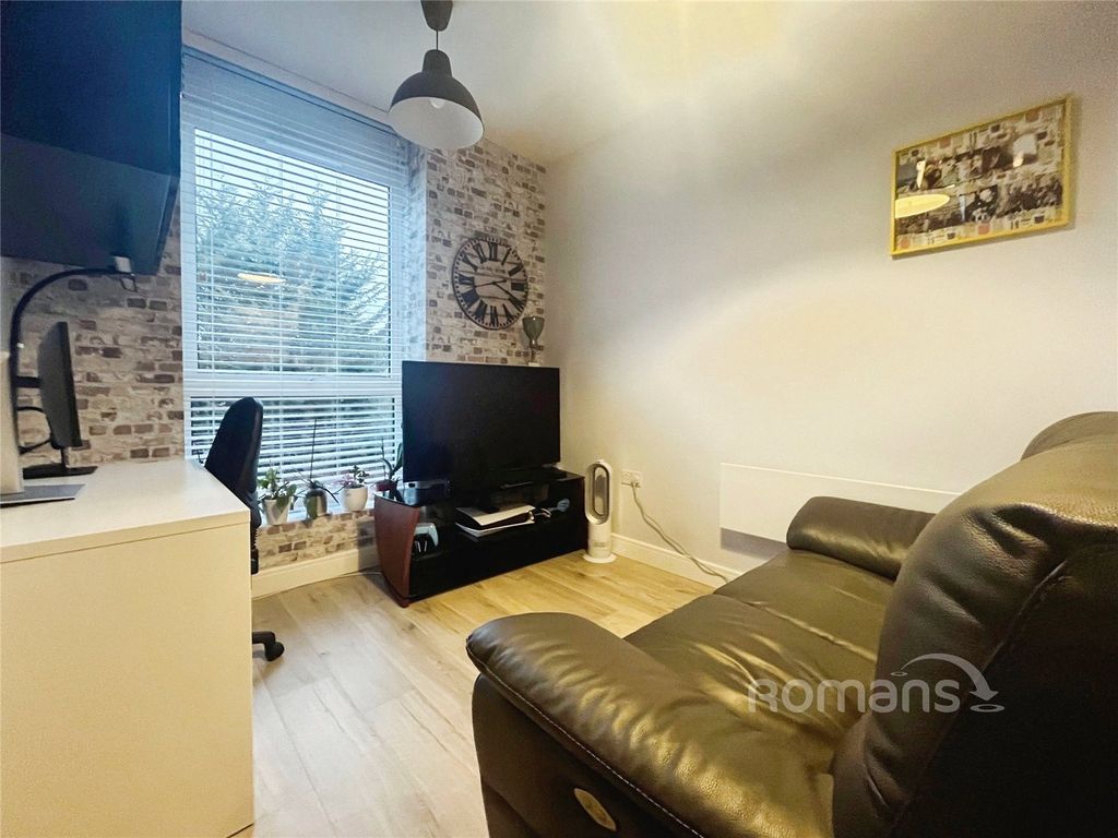 Property photo 2 of 10 Picture No. 15